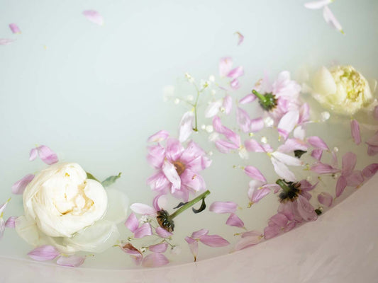 milk bath wit flowers